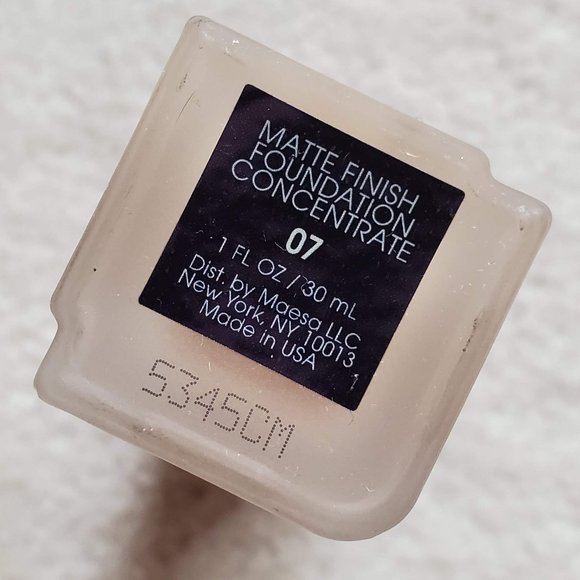 Fiona Stiles Matte Finish Foundation "Shade 07" - Picture 2 of 2